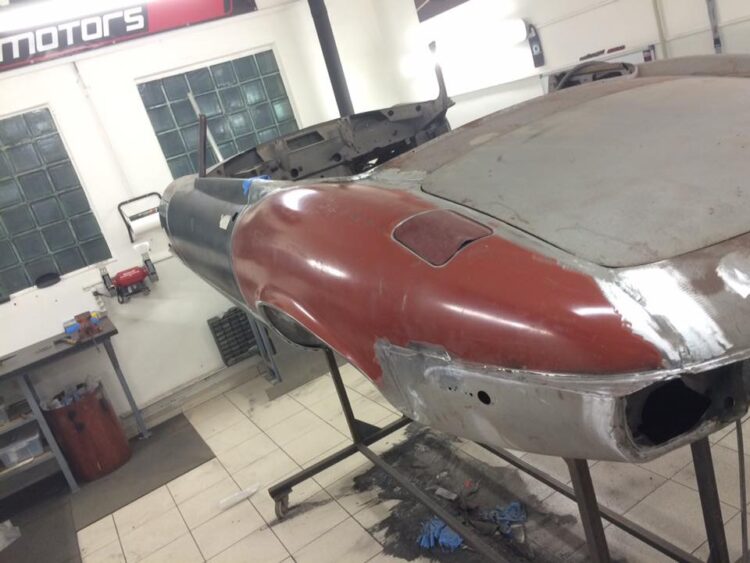Přečtete si více ze článku Jaguar e type