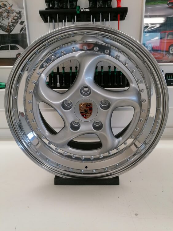Přečtete si více ze článku Weinkath 18″ kola Porsche – kompletní renovace