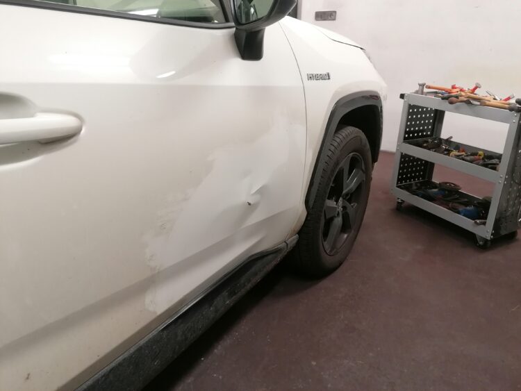 Přečtete si více ze článku Dveře Toyota RAV4